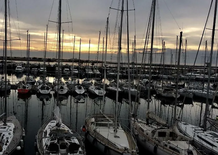 Pleine Vue Sur Port Gruissan