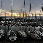 Pleine Vue Sur Port Gruissan